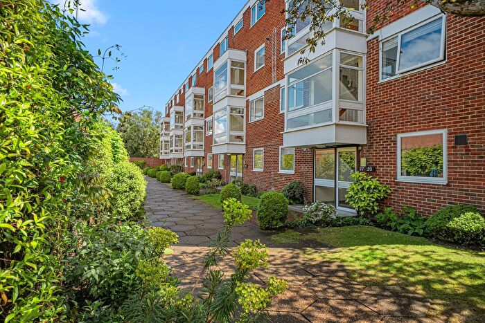 2 Bedroom Flat To Rent In Hersham Road, Walton-On-Thames, KT12