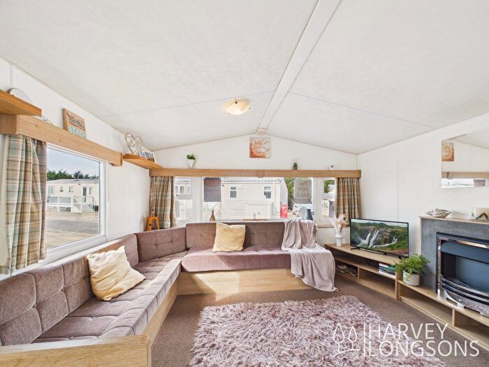 2 Bedroom Park Home For Sale In Carr Road, Felixstowe, IP11