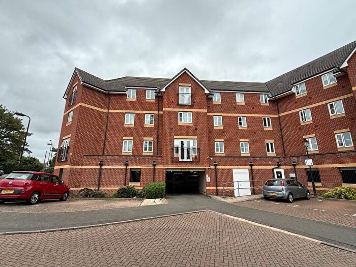 2 Bedroom Flat To Rent In Eaton Avenue, Slough, Berkshire, SL1