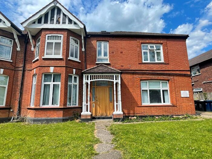 1 Bedroom Flat To Rent In Hale Lane, Mill Hill, NW7