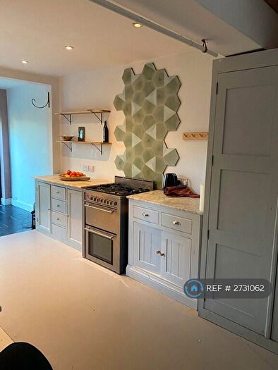 4 Bedroom Semi-Detached House To Rent In Wantage Road, Reading, RG30