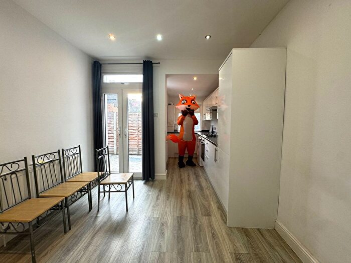 2 Bedroom Maisonette For Sale In Latimer Road, Forest Gate, London, E7