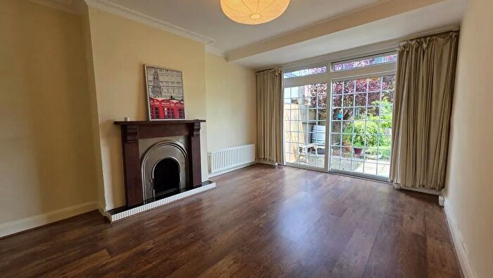 4 Bedroom House To Rent In East Lane, Wembley, HA0