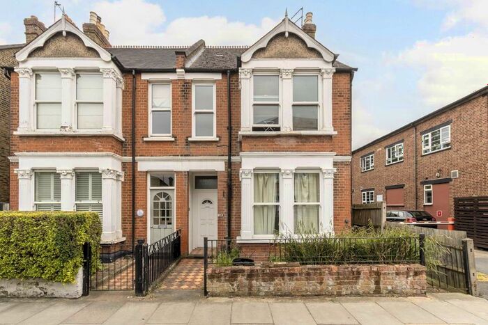 2 Bedroom Flat To Rent In High Street, Hampton Hill, Hampton, TW12