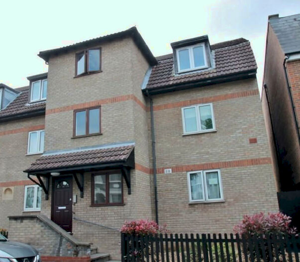 2 Bedroom Flat To Rent In Vinewood Court, Raglan Road, London, E17