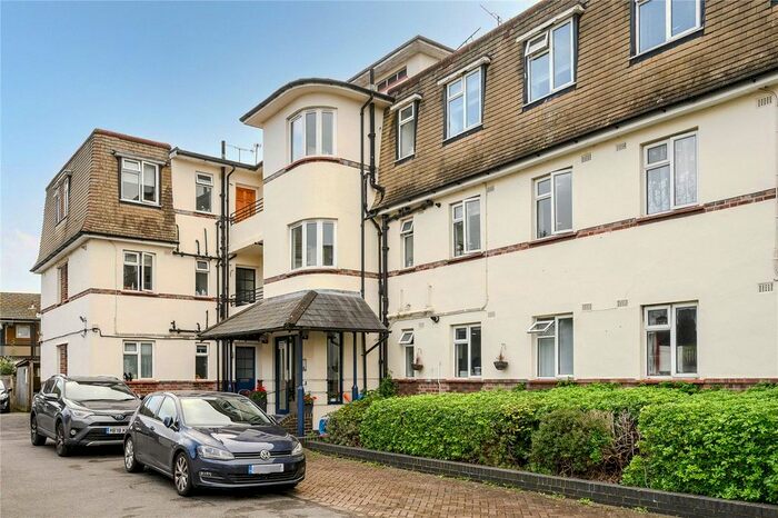 2 Bedroom Flat To Rent In Park Close, Kingston Upon Thames KT2
