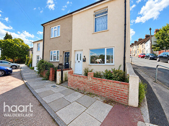 3 Bedroom End Of Terrace House To Rent In Listmas Road, Chatham, ME4