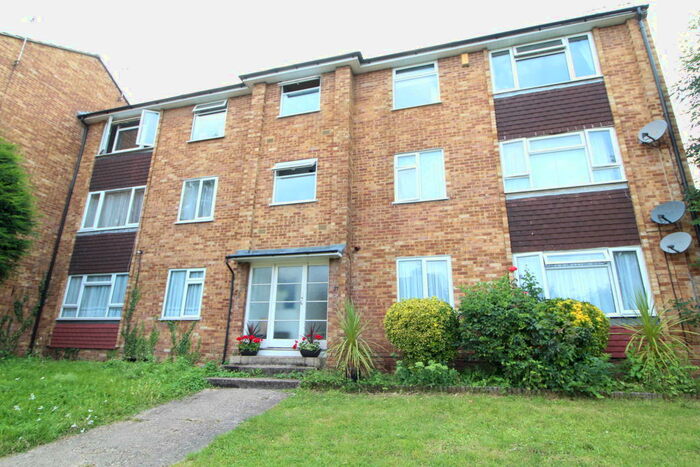 2 Bedroom Ground Flat To Rent In Oxford Close, Cheshunt, Hertfordshire, EN8