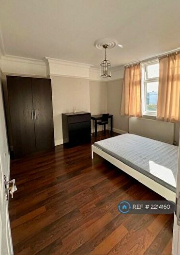 2 Bedroom Flat To Rent In Hamilton Crescent, London, N13