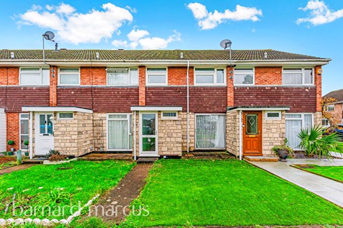 3 Bedroom Terraced House For Sale In Hoylake Gardens, Mitcham, CR4