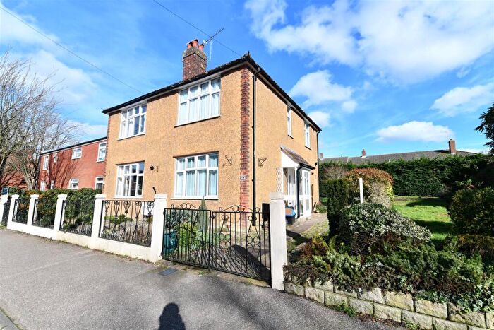 3 Bedroom Semi Detached House To Rent In Hellards Road, Stevenage, SG1