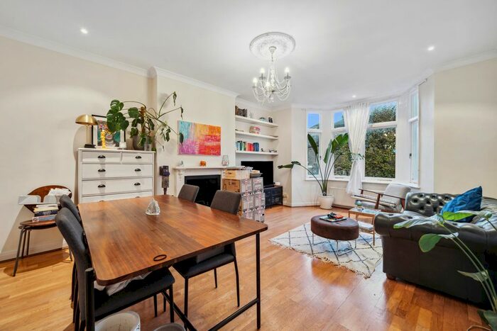 2 Bedroom Flat To Rent In Marlborough Road, Turnham Green, W4