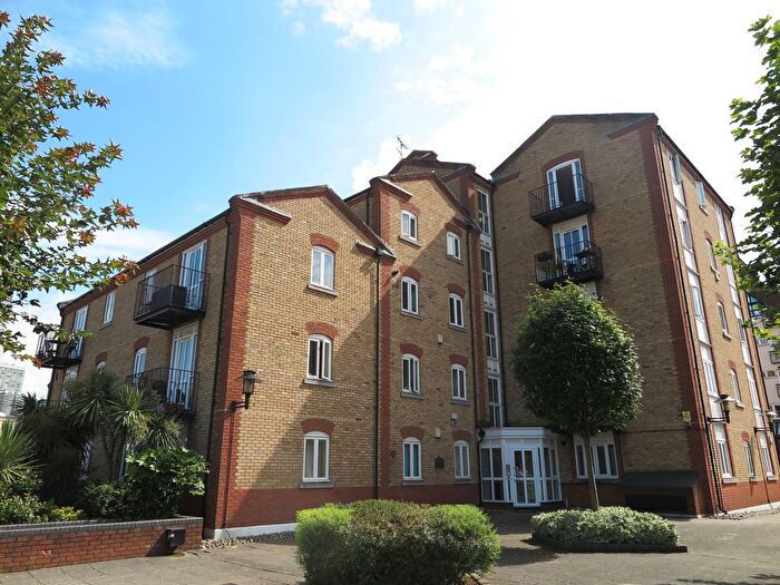 2 Bedroom Flat To Rent In Rotherhithe Street, Rotherhithe, SE16