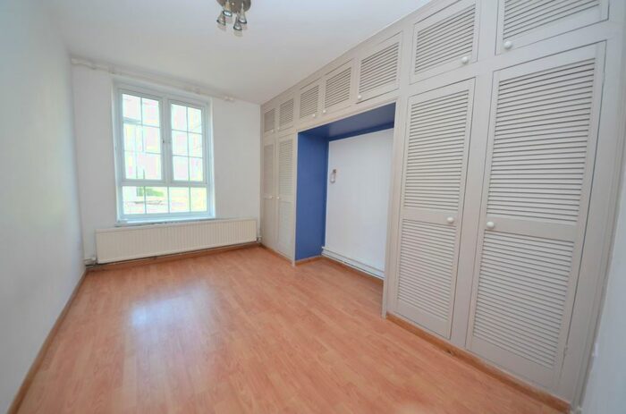 1 Bedroom Flat To Rent In Melbreak House, Dog Kennel Hill Estate, London, SE22