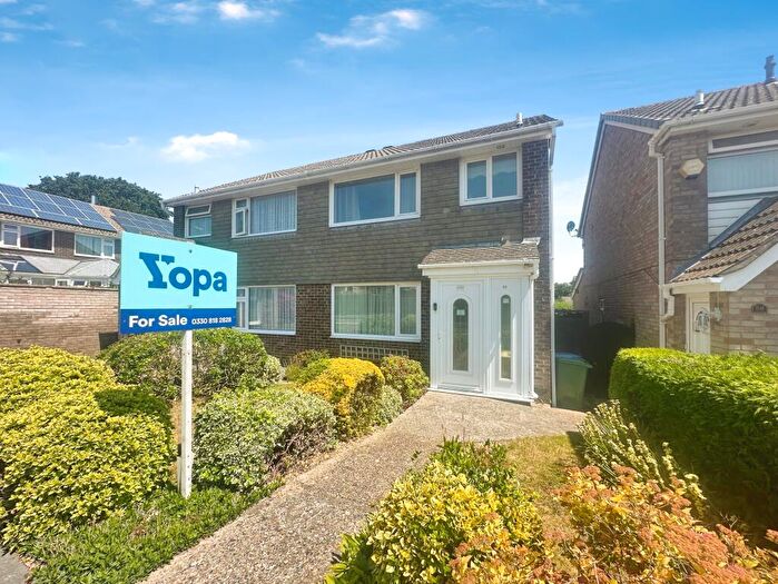 3 Bedroom Semi-Detached House For Sale In Greyshott Avenue, Fareham, PO14