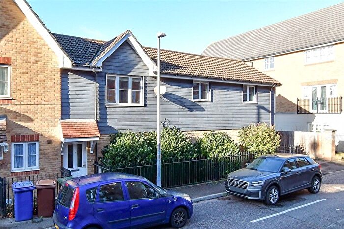 2 Bedroom Maisonette For Sale In Caspian Way, Purfleet, Essex, RM19