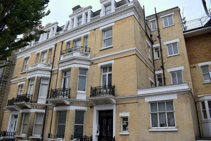 Studio To Rent In First Avenue, Hove, Fh., BN3