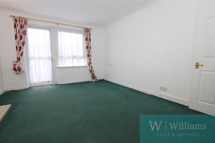 2 Bedroom Apartment To Rent In Currie Road, Sandown, PO36