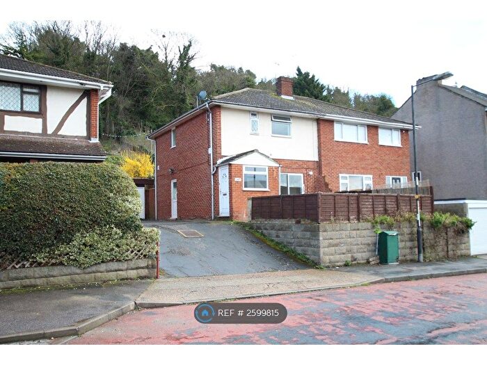 4 Bedroom Semi-Detached House To Rent In Beacon Road, Chatham, ME5