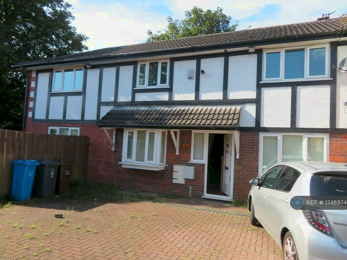 4 Bedroom Semi-Detached House To Rent In Aegean Gardens, Salford, M7