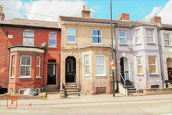 3 Bedroom Terraced House To Rent In Maldon Road, Colchester, Essex, CO3