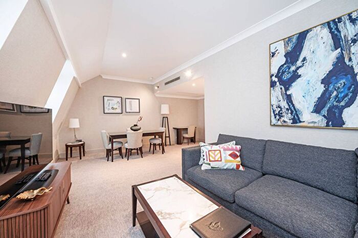 2 Bedroom Flat To Rent In Bow Lane, St Pauls, London, EC4M