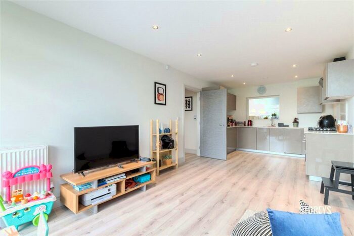 1 Bedroom Apartment To Rent In Clockhouse Avenue, Barking, London, IG11