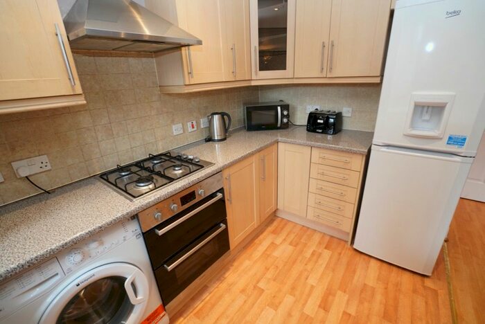 2 Bedroom Flat To Rent In Spring Gardens, Abbeyhill, Edinburgh, EH8