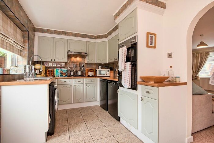 3 Bedroom Semi-Detached House To Rent In Livingstone Road, Chapeltown, Sheffield, S35