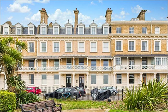 2 Bedroom Flat To Rent In Heene Terrace, Worthing, BN11