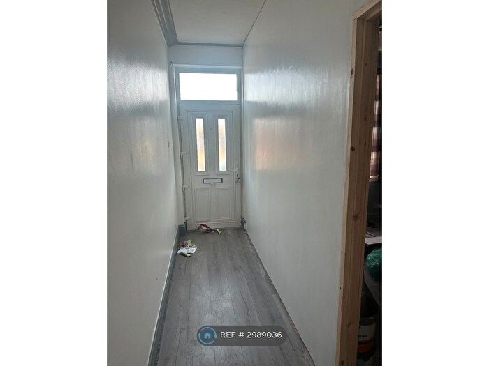 3 Bedroom Terraced House To Rent In Dewsbury Road, Wakefield, WF2