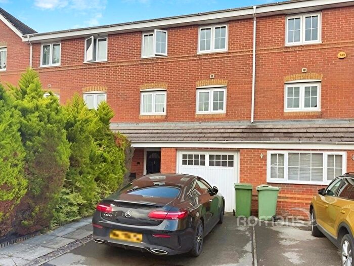 3 Bedroom Town House To Rent In Broadmere Road, Beggarwood, Basingstoke, RG22