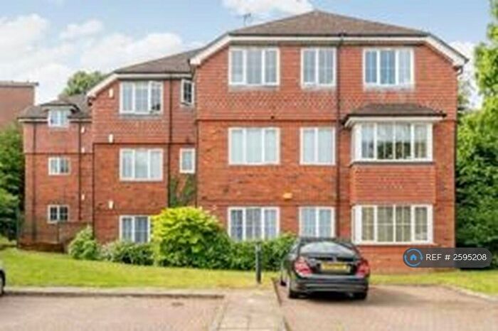 2 Bedroom Flat To Rent In Greatacre, Chesham, HP5