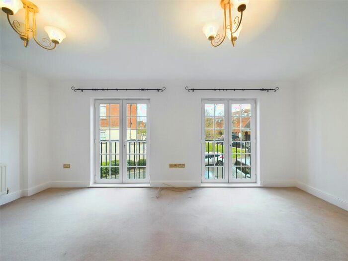 2 Bedroom Flat For Sale In Kipling Close, Warley, Brentwood, Essex, CM14
