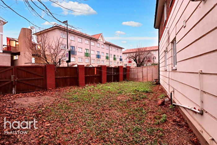 1 Bedroom Maisonette For Sale In Goldwing Close Royal Docks, London, E16