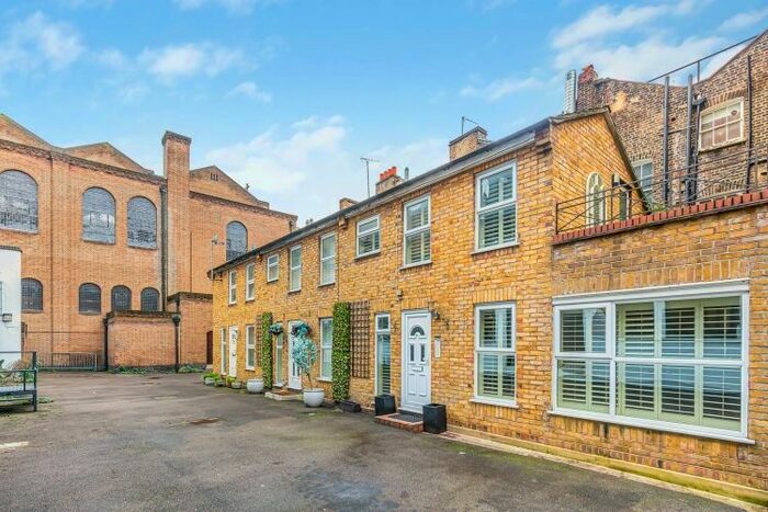 1 Bedroom Mews To Rent In Watson Mews, London, W1H