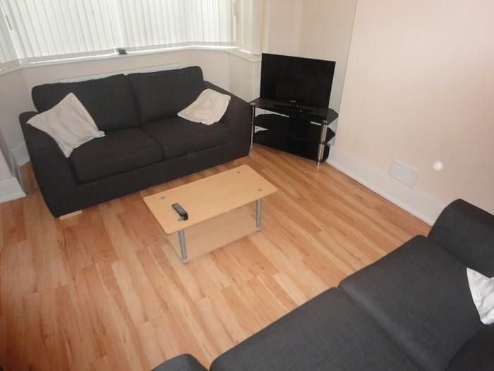 6 Bedroom Semi-Detached House To Rent In Mauldeth Road West, Withington, Manchester, M20