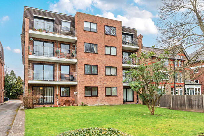 2 Bedroom Flat For Sale In Bromley Road, Beckenham, Kent, BR3