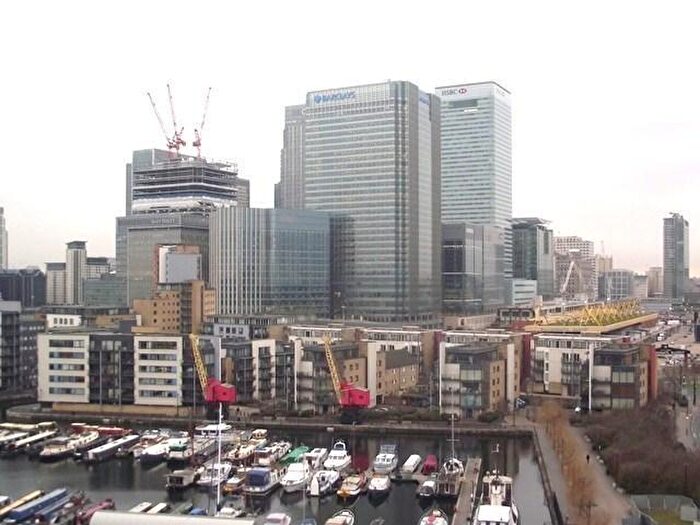 3 Bedroom Flat To Rent In Streamlight, Province Square, Docklands, London, E14