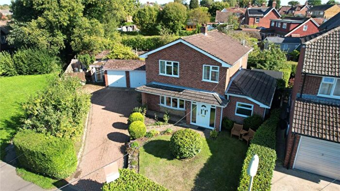 3 Bedroom Detached House For Sale In Chase Road, Lindford, Hampshire, GU35