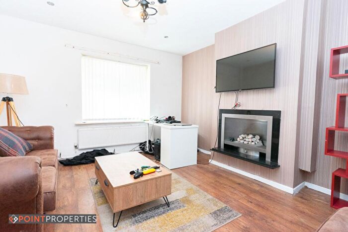 4 Bedroom Semi-Detached House To Rent In Bedroom House, Farnworth Street, L6