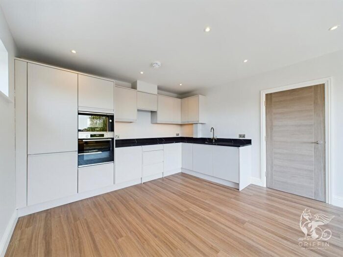 2 Bedroom Apartment To Rent In Grace Court, Upminster, RM14