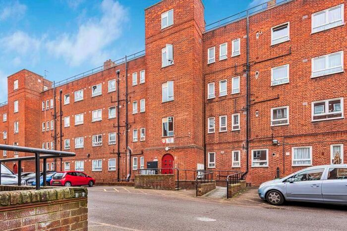 3 Bedroom Flat To Rent In Brangbourne Road, Bromley, BR1