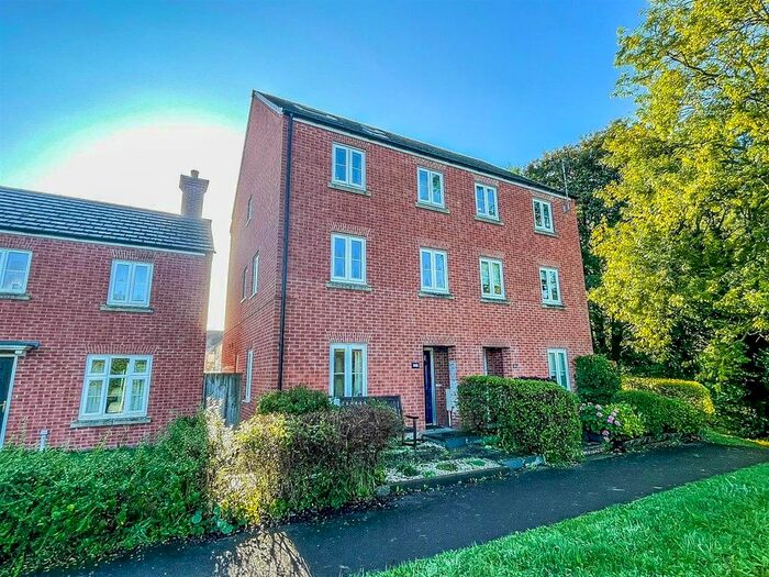 4 Bedroom Semi-Detached House To Rent In Harrolds Close, Dursley, GL11