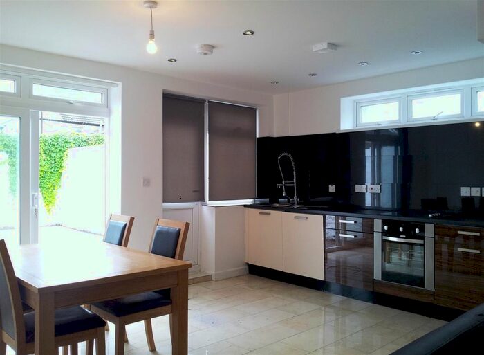 6 Bedroom Flat To Rent In Woodville Road, Cathays, Cardiff, CF24