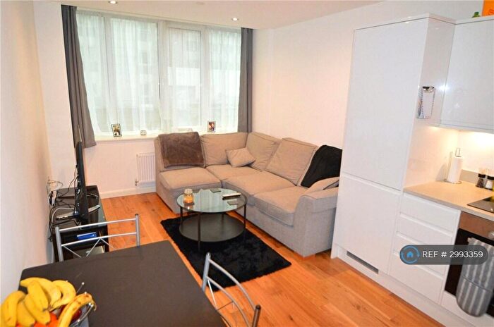 1 Bedroom Flat To Rent In Emerald House, Croydon, CR0