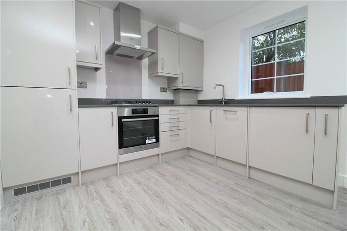 3 Bedroom Flat To Rent In Green Lane, Purley, CR8
