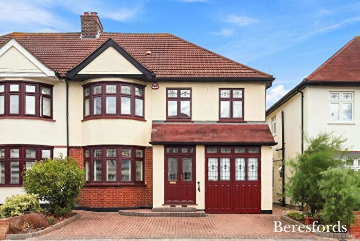 4 Bedroom Semi Detached House For Sale In The Chase, Romford, RM1