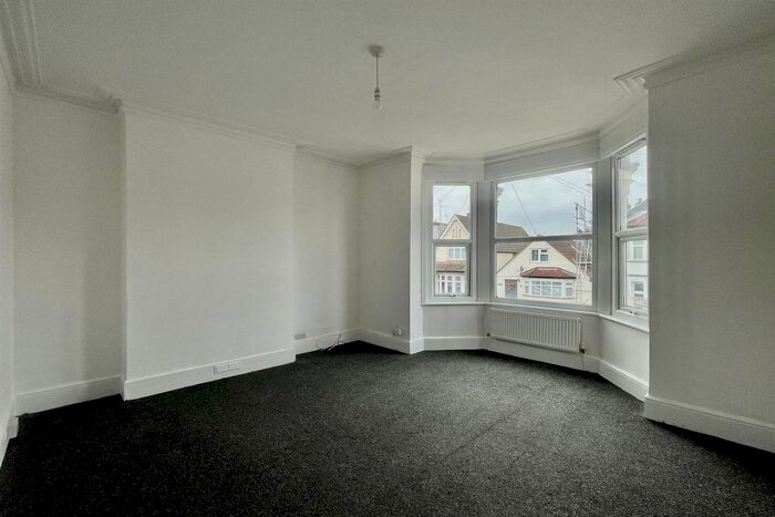 1 Bedroom Flat To Rent In Southbourne Grove, Westcliff-On-Sea, SS0