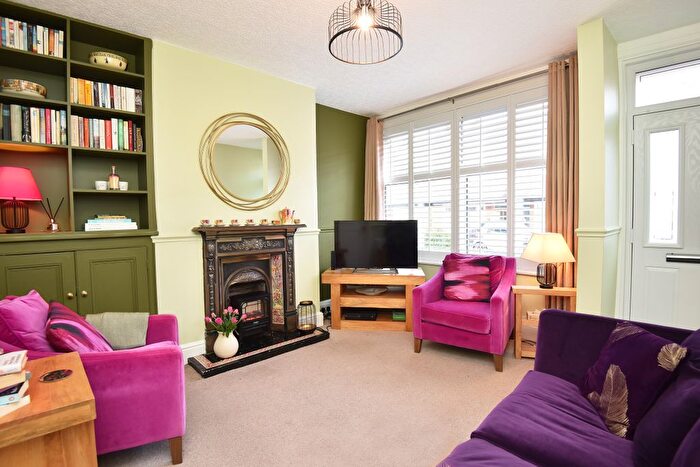 2 Bedroom Terraced House For Sale In Hookstone Avenue, Harrogate, HG2